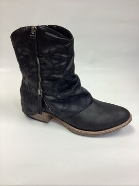 Very G Black Mid-Calf Western Zip Boot with Stacked Heel